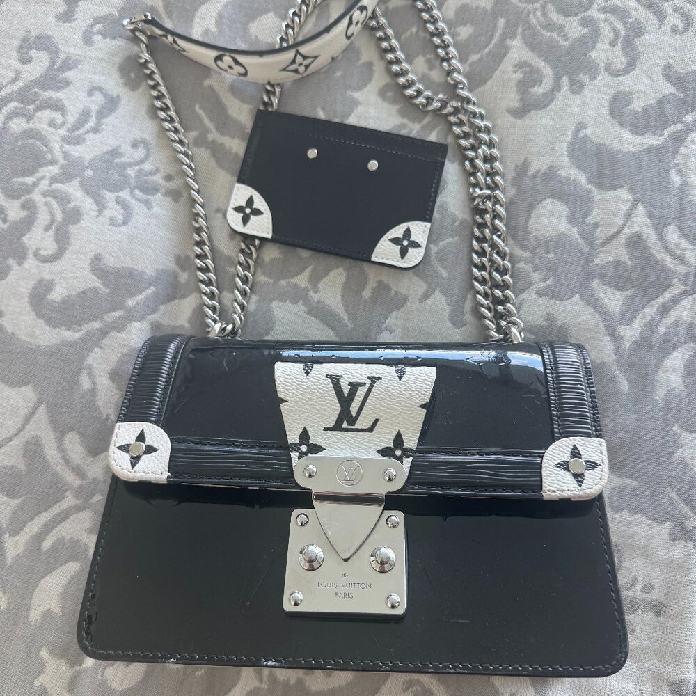 LOUIS VUITTON Vernis Epi Monogram Wynwood Black White and Vernis Card Case